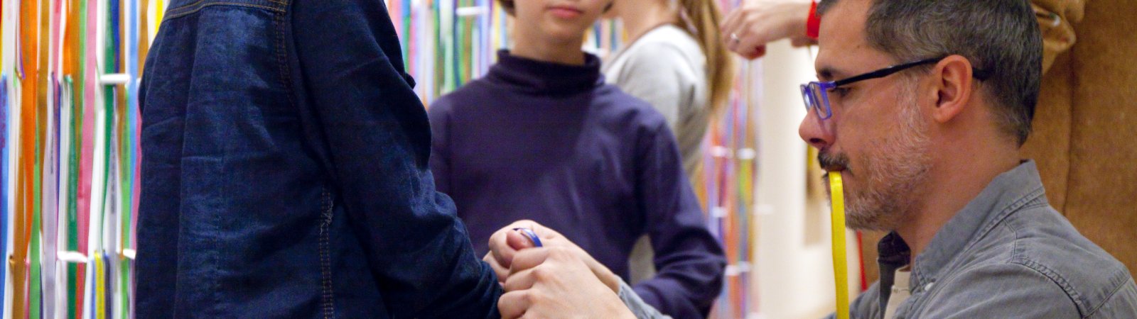 Mira, siente, cambia